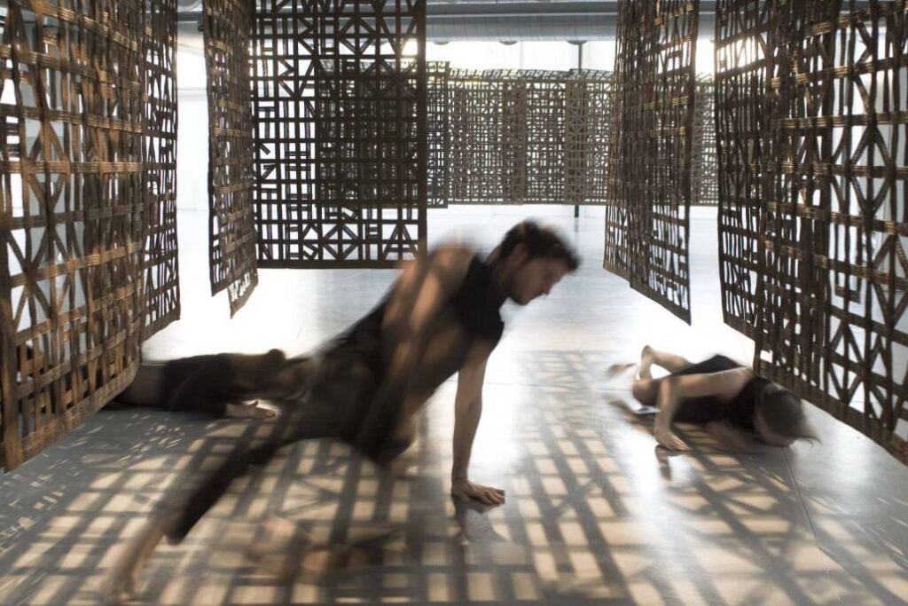 BTTMHL_201001070112-1-1030x687