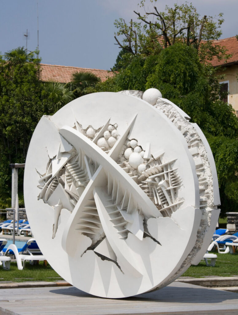 1002-X00-04-780x1030 Arnaldo Pomodoro, Disco in forma di rosa del deserto n. 1, 1993-1994 – Orta 2008 (Foto Archivio Arnaldo Pomodoro)