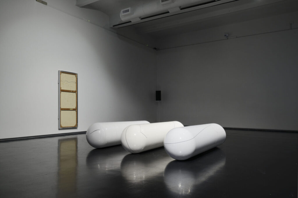 11a3_exhibition-view-1030x687