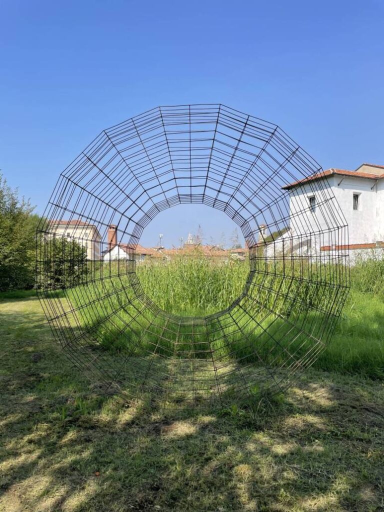 Luigi Mainolfi, Sole gabbia, 1997 – Horti dell'Almo Collegio Borromeo, Pavia, 2022 (Foto Federico Giani)
