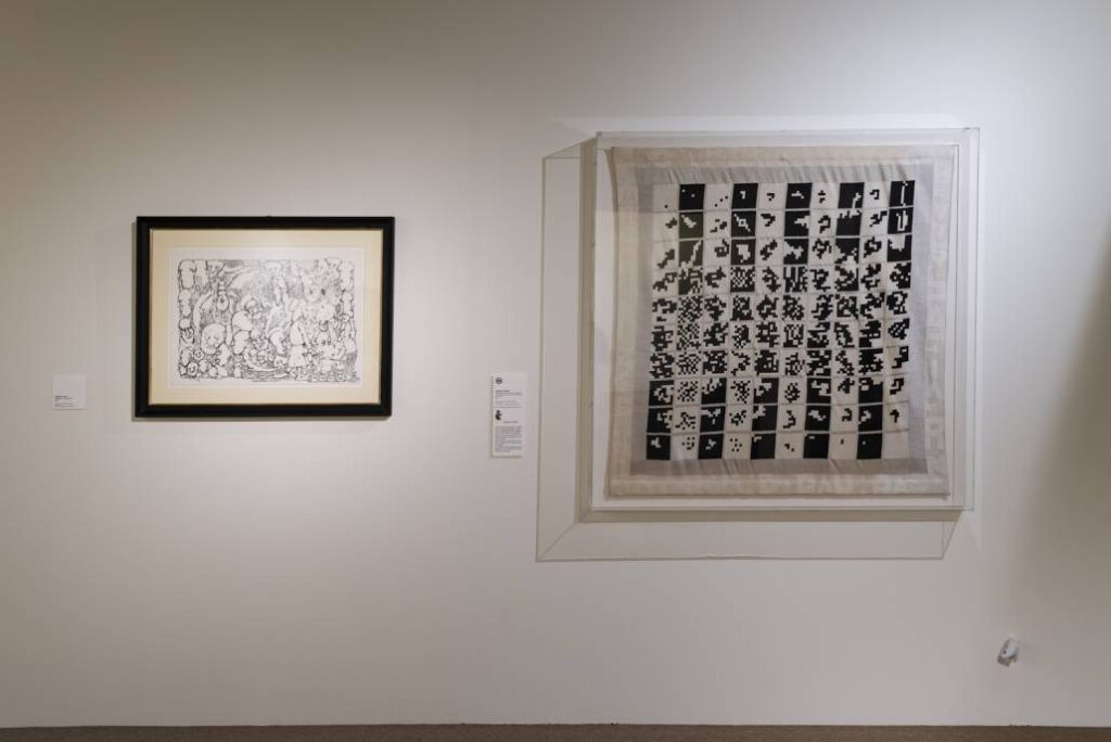 Larte-inquieta_preview_Palazzo-Magna-ni_©-Matteo-Losurdo-Kublaiklan-10-1030x688 Alighiero Boetti, Alternando da uno a cento e viceversa, 1977 (alla mostra “L’arte inquieta”, Fondazione Palazzo Magnani, Reggio Emilia, 2022 – Foto Matteo Losurdo – Kublaiklan)