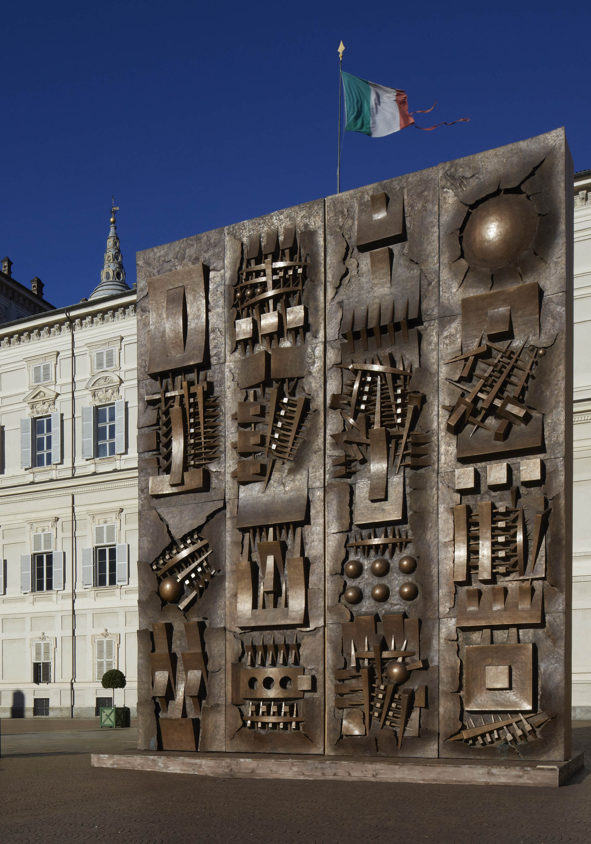 Arnaldo Pomodoro. Il teatro scolpito