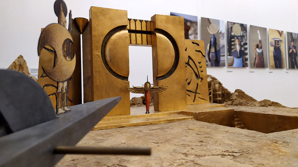 Arnaldo_Pomodoro_surface_installation_view_Ph_MAMA_3