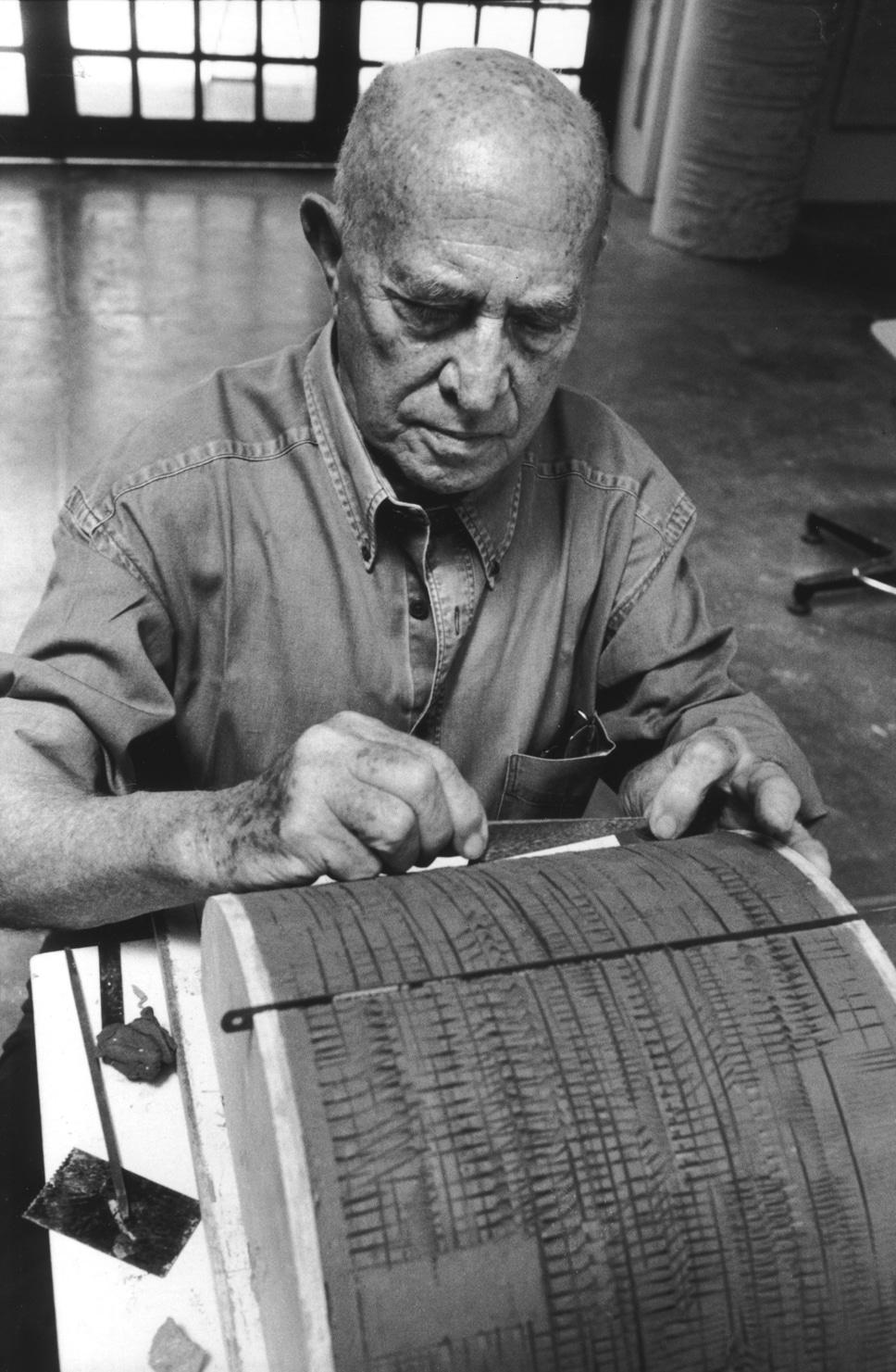2013 carlo orsi foto arnaldo pomodoro al lavoro