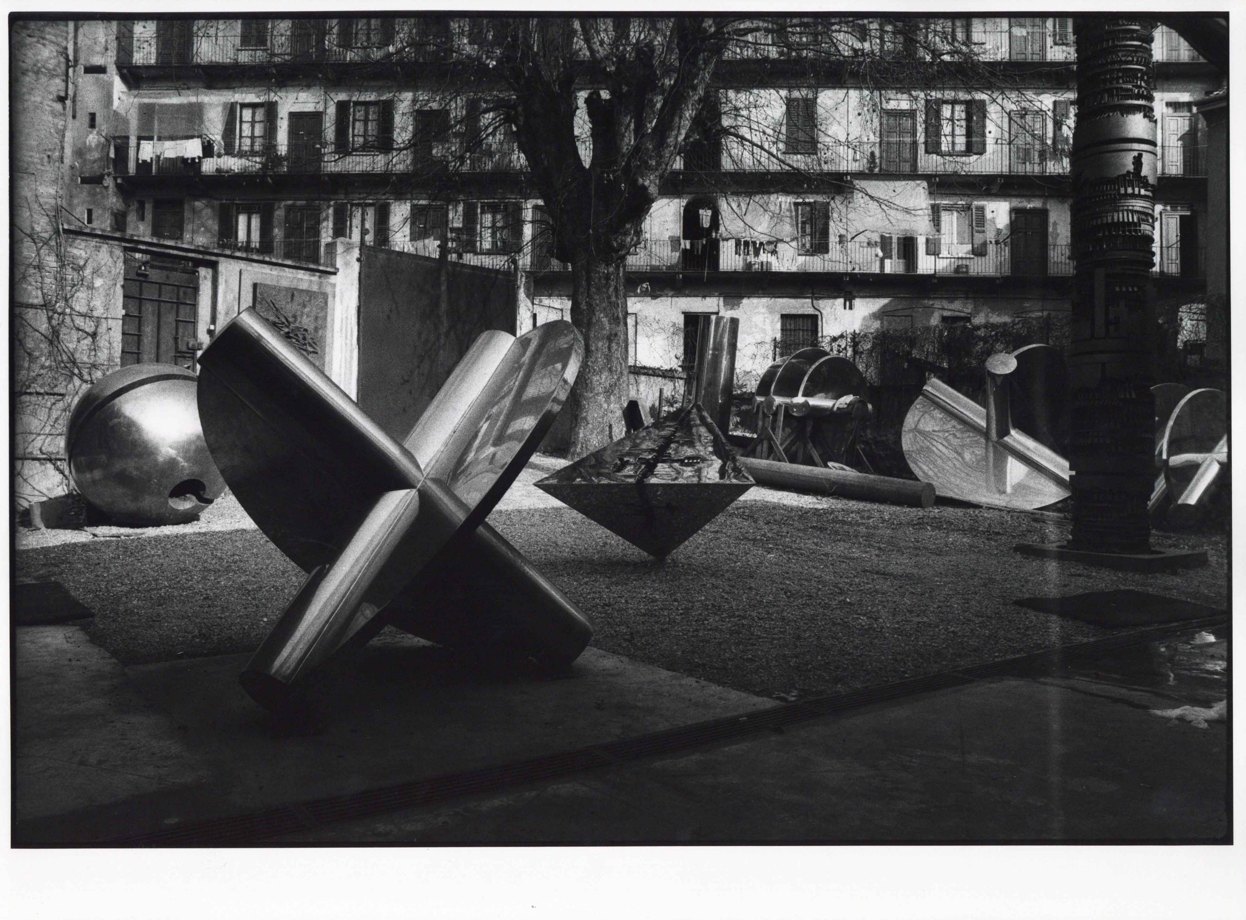 AP 314, 321, 324, 326, 360, Studio Arnaldo Pomodoro, Milano, foto Nino Lo Duca, 1974 ca